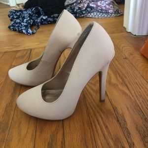 Nude Pumps